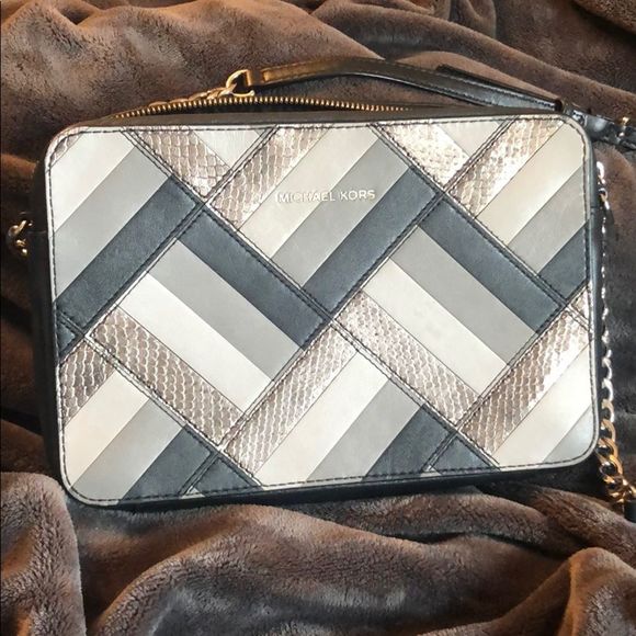 Michael Kors purse - Picture 1 of 4